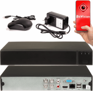 Czterokanałowy rejestrator Bitvision 5w1. Urządzenie ma czarną, płaską obudowę. Z przodu widoczne są trzy diody LED informujące o stanie pracy. Na górze obudowy znajduje się logo Bitvision.